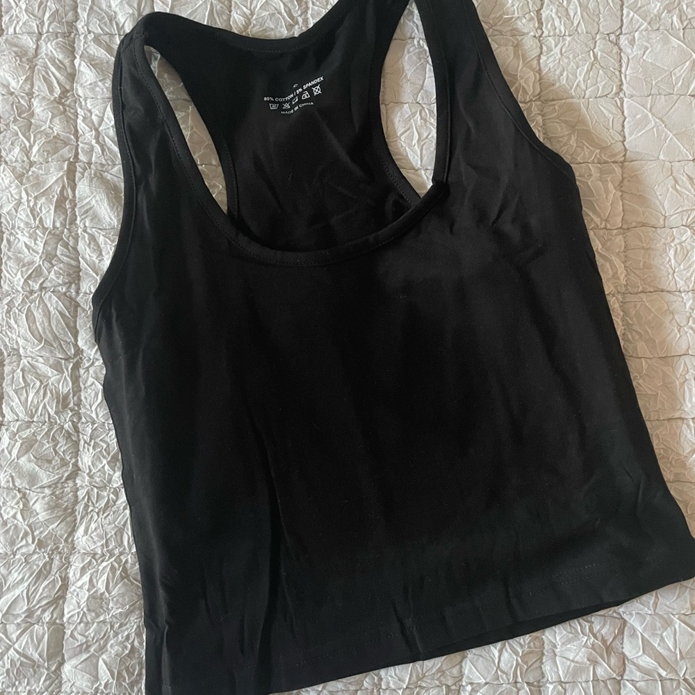 Fitted black tank